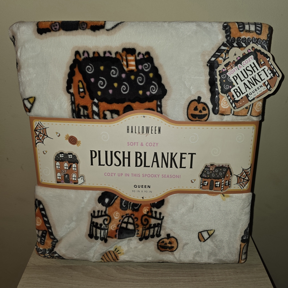 Halloween Plush Blanket with Haunted House Design